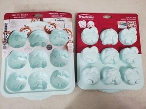 lot 155 image: 2 New Silicone Bunny Cupcake Pans