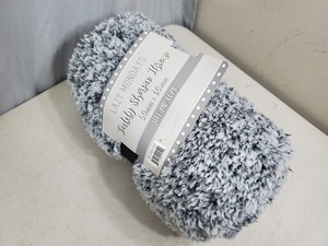 lot 174 image: New Sherpa Throw