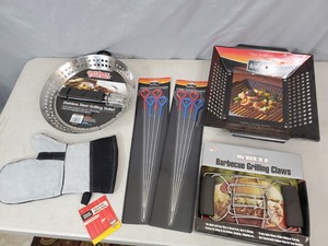 lot 184 image: New BBQ Grilling Items