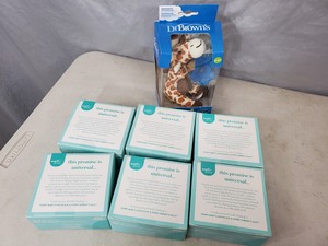 lot 200 image: New Baby Items