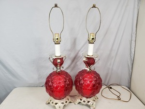 lot 1A image: 2 Vintage Glass Lamps