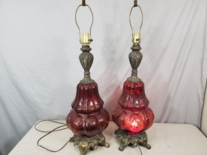lot 1B image: 2 Vintage Glass Lamps
