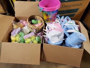 lot 3 image: Huge Lot of New Easter Items