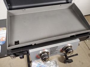 lot 1 image: New Blue Rhino Razor Portable Flat Top Gas Griddle - Needs Gas Hose