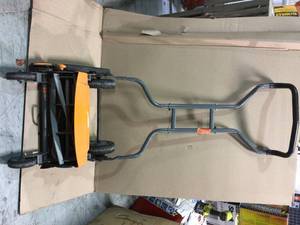 18 in. Cut Manual Push Non-Electric Walk Behind Reel Mower by Fiskars&nbsp&nbspCustomer Returns Open Box See Pictures