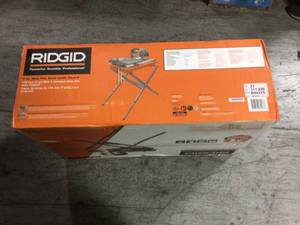 Ridgid 9 Amp Corded 7 in. Wet Tile Saw with Stand not used