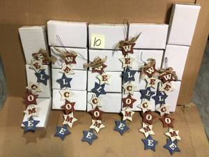 LOT OF WELCOME PATRIOTIC WOOD WALL ACCENT&nbsp&nbspCustomer Returns Open Box See Pictures