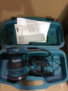 3 Amp 5 in. Corded Palm Grip Random Orbital Sander missing  Dust Bag, Hard Case by Makita&nbsp&nbspCustomer Returns Open Box See Pictures