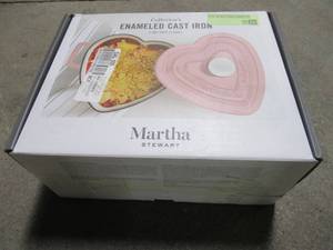 lot 806 image: Martha Stewart Collection Enameled Cast Iron 2-Qt. Heart-Shaped Casserole in Pink