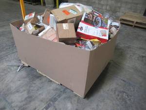 lot 321 image: WHOLESALE MIXED PALLET OF HAND TOOLS AND COMMERCIAL SUPPLIES