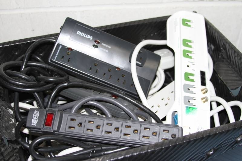 lot 107 image: Lot of 15 Miscellaneous AC Multi-Outlet Power Strips