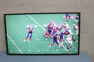 lot 70 image: Commercial  Industrial Grade 1080p HD 46 NEC P462 169 Professional Monitor  Display  Television