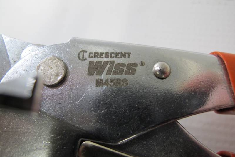 lot 164 image: Crescent WISS 8-12 in. Molding Miter Snips