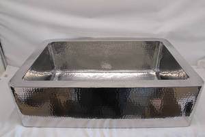 lot 17 image: Hammered Stainless Steel - Kitchen Farmhouse Sink - 33