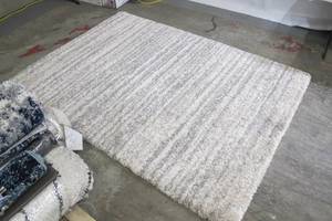 lot 430 image: Gertainman Thomasville White Shag Rug 7.25 ft (87 in) x 5.3 ft (64 in) Ivory Beige Gray