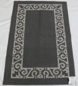lot 478 image: Mohawk Home Gray White Accented Area Rug 30 In x 45 In