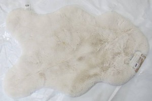 lot 499 image: Mon Chateau Luxury Collection 24 In X 39 In Luxe White Faux Fur Rug