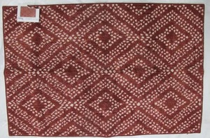 lot 483 image: Maples Print Gallery Area Rug 30 X 45 Red White Pattern