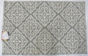 lot 484 image: New Generation 30 In x 45 In White Floral Accent Rug