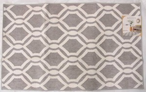 lot 497 image: Town & Country Living Kingston 27 In x 45 In Grey White Accent Rug