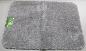 lot 501 image: Mohawk Home Charisma Collection 24 X 36 Bath Mat White Grey