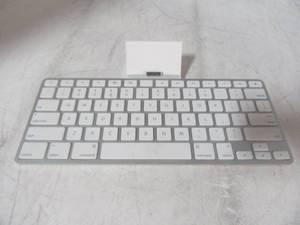 lot 41 image: Apple Keyboard for IPADIPHONE