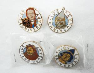 lot 71 image: Lot of 4 Vintage 1989 The Wizard of Oz 50th Anniversary Pins