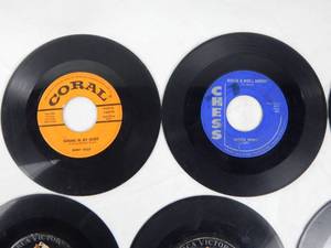 lot 103 image: Set of 7 Vintage 1950s Elvis Presley, Buddy Holly and Chuck Berry 45 Records
