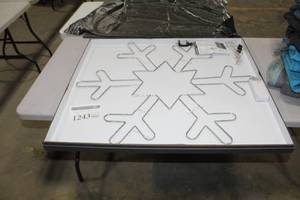lot 1243 image: Restoration Hardware Flocon de Neige Starry Light Star Snowflake Light 36D (in box)