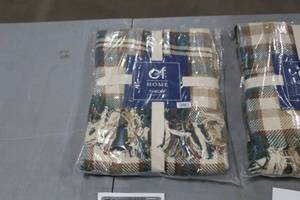 lot 1240 image: c&f Home Throw 50Lx60W (in package)