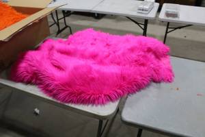 lot 1259 image: Shaggy Fur Fabric Pink 84Lx65W