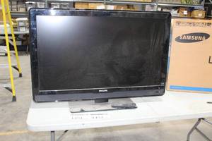 lot 1452 image: 2009 Philips 42 Flat Screen TV with Remote Control 42PFL3603DF7