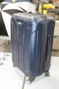 lot 1369 image: Skyline Suitcase 4-wheel 15Wx10Dx24H