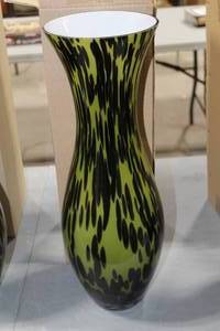 lot 1574 image: Table Vase GreenBlack 7Dx20H (in box)