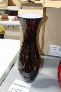 lot 1577 image: Table Vase RedBlack 7Dx20H (in box)