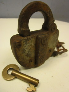 lot 512 image: VINTAGE ADLAKE NORTHERN-PACIFIC RAILROAD STEEL SWITCH LOCK, WITH CHAIN, MISC. C&NW BRASS