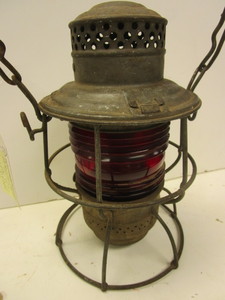 lot 516 image: VINTAGE ADAMS & WESTLAKE CO. RAILROAD LANTERN, W RED RIBBED GLASS, D. M. & N. RY., CANADA 1921- 1923