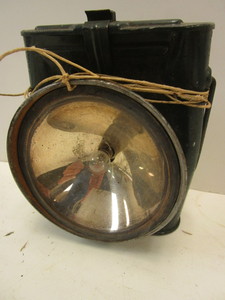 lot 526 image: VINTAGE JUST-RITE LAMP
