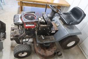 RIDING LAWN MOWER