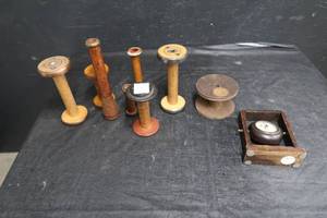 VINTAGE ANTIQUE BOBBINS