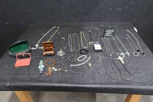 MISC JEWELRY AND JEWELRY BOXES