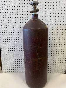 lot 1 image: CO2 Tank Approximately 26 Tall