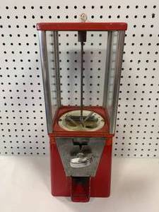 lot 33 image: 25 Cent Gumball Capsule Machine 17 Tall with Key