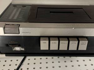 lot 41 image: Craftsman C-2500 Radio Tape Player