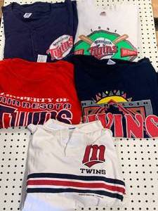 lot 55 image: 5pc Minnesota Twins Apparel From 1980sTo1990s Size XL