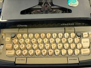 lot 62 image: VintagePenncrestConcorde PCR12 Typewriter fromJcpenney
