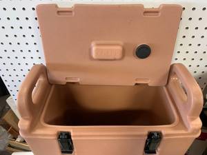 lot 73 image: Cambro 500 LCD Beverage Dispenser 4.75 Gallon ($130 On Amazon)