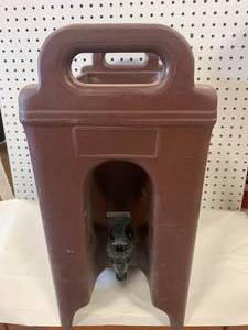lot 75 image: Cambro 250 LCD 2.5 Gallon Beverage Dispenser No Top