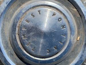 lot 87 image: Lot of 4 Pontiac Tempest Hubcaps