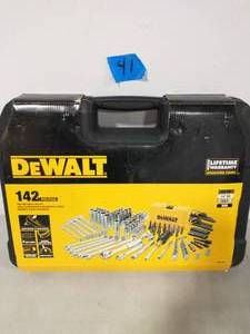 DEWALT 14 in. x 38 in. Drive Polished Chrome Mechanics Tool Set (142-Piece)
